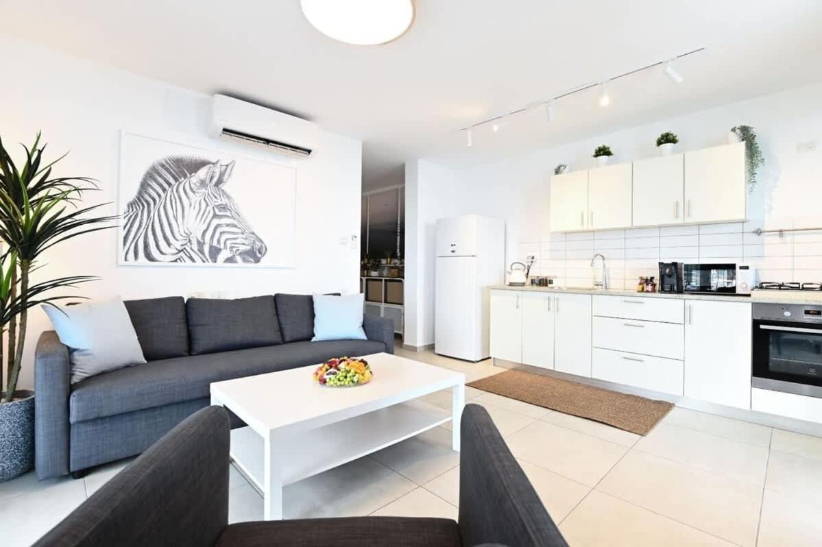 L.T.D- My View. 2 Bedroom Apartment By The Lake. Tiberias Exterior photo